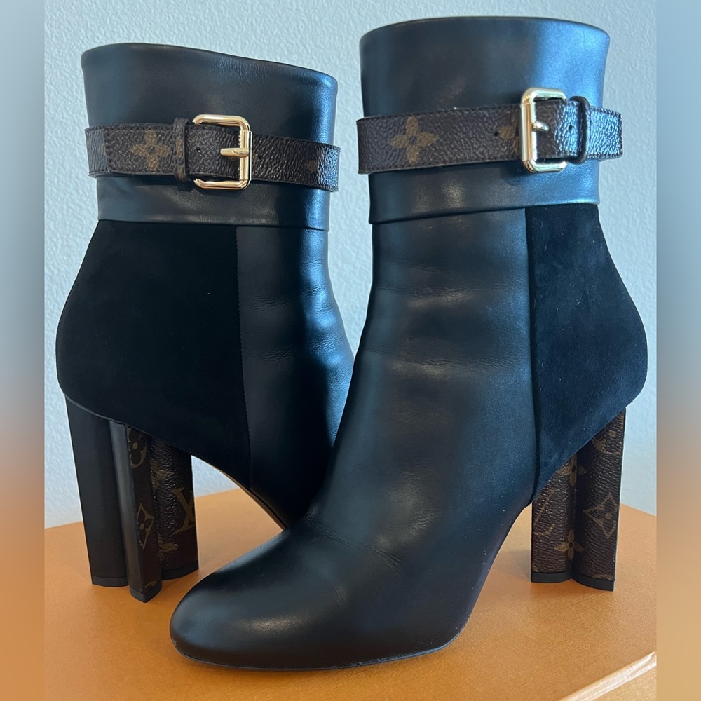 LOUIS VUITTON Silhouette Black Leather & Suede Monogram Logo Boot Sz 40